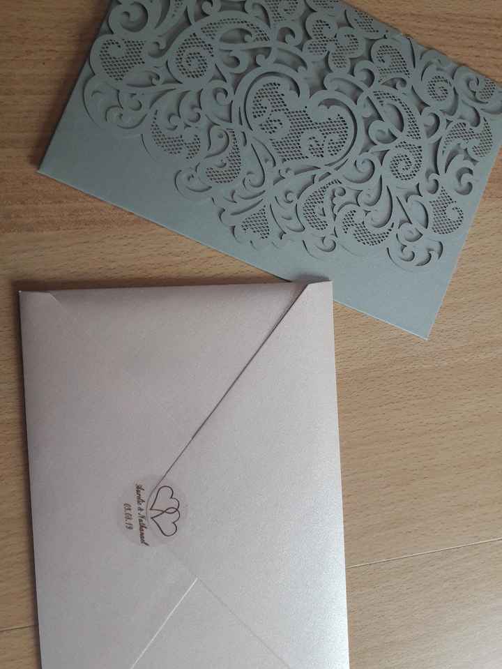 Enveloppe et pochette