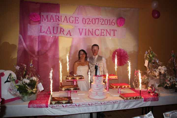 Wedding cake avec d'autres gateaux