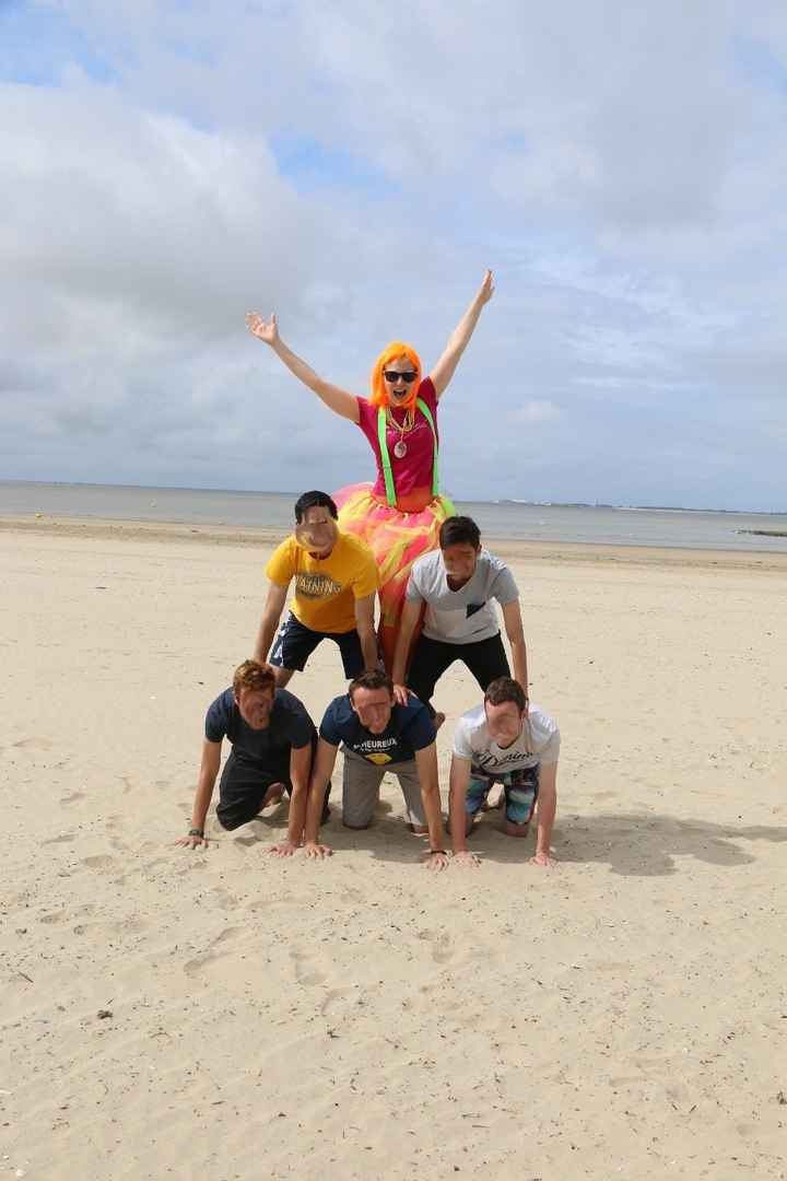 Faire une pyramide humaine avec 5 personnes
