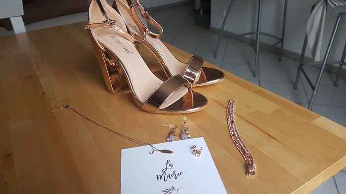  Chaussures et accessoires mairie - 1