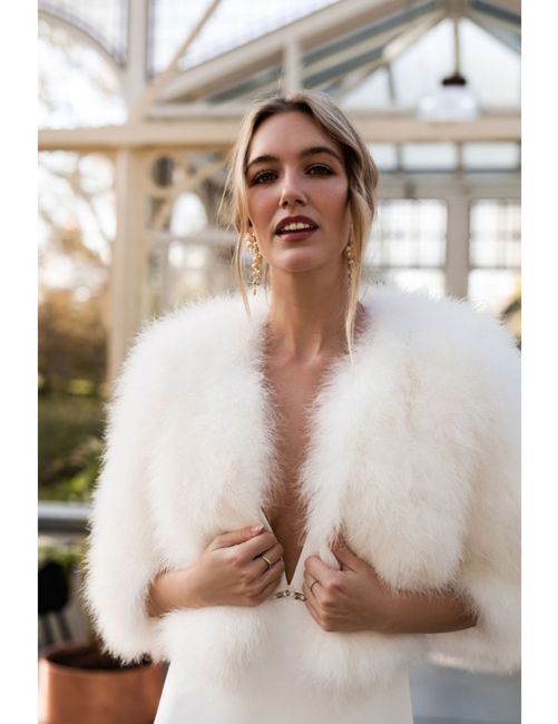 Mariage d'hiver : porterais-tu cette veste en fourrure ? 2