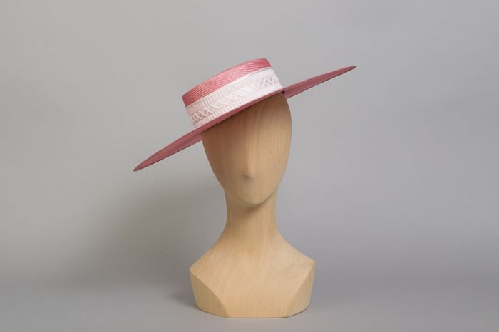 Finir sa mise en beauté avec un chapeau 👒 2