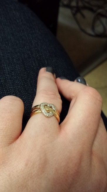 Qui porte une bague de fiançailles ? - 1