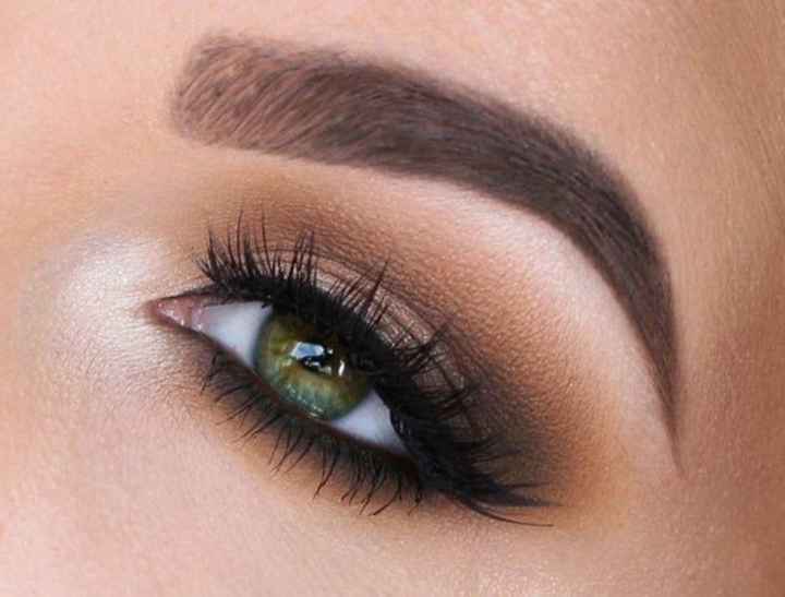 Quel type de maquillage est recommandé à une femme rousse ? - 1