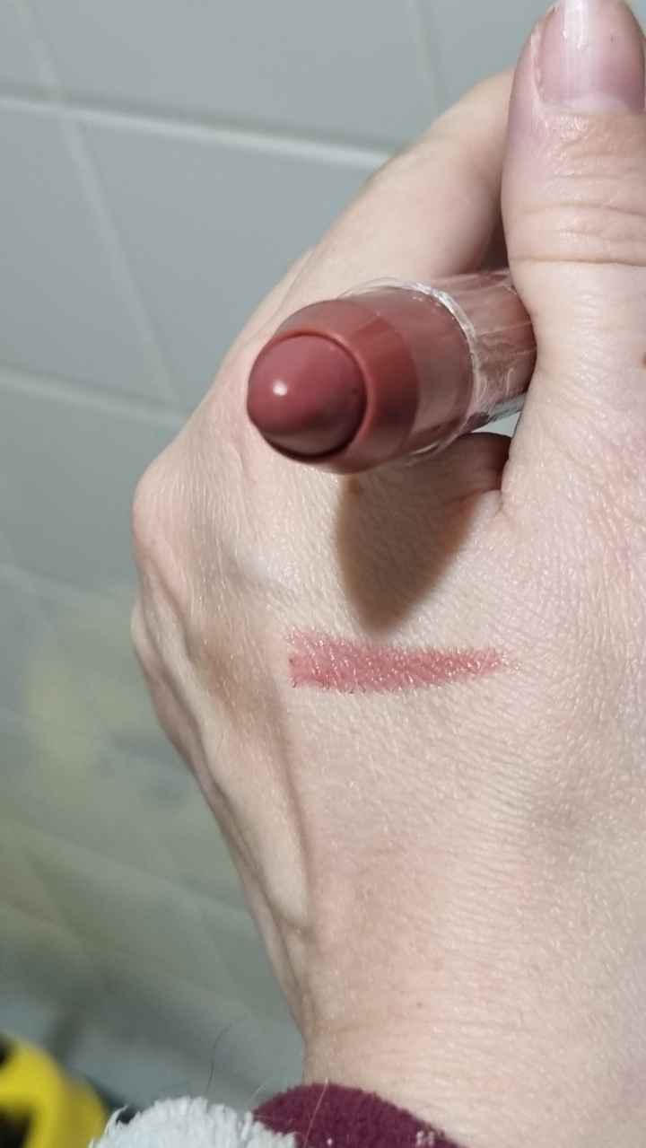 Rouge à lèvres longue tenue et sans transfert - 3