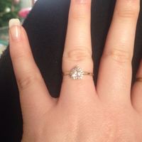 Qui porte une bague de fiançailles ? - 1