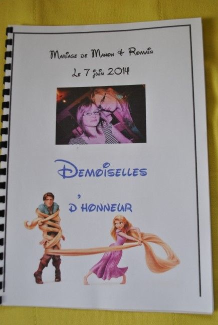 Un de mes livrets témoins et garçons et filles d'honneur