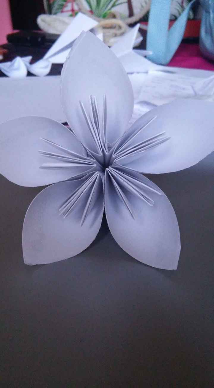 Fleur origami blanche