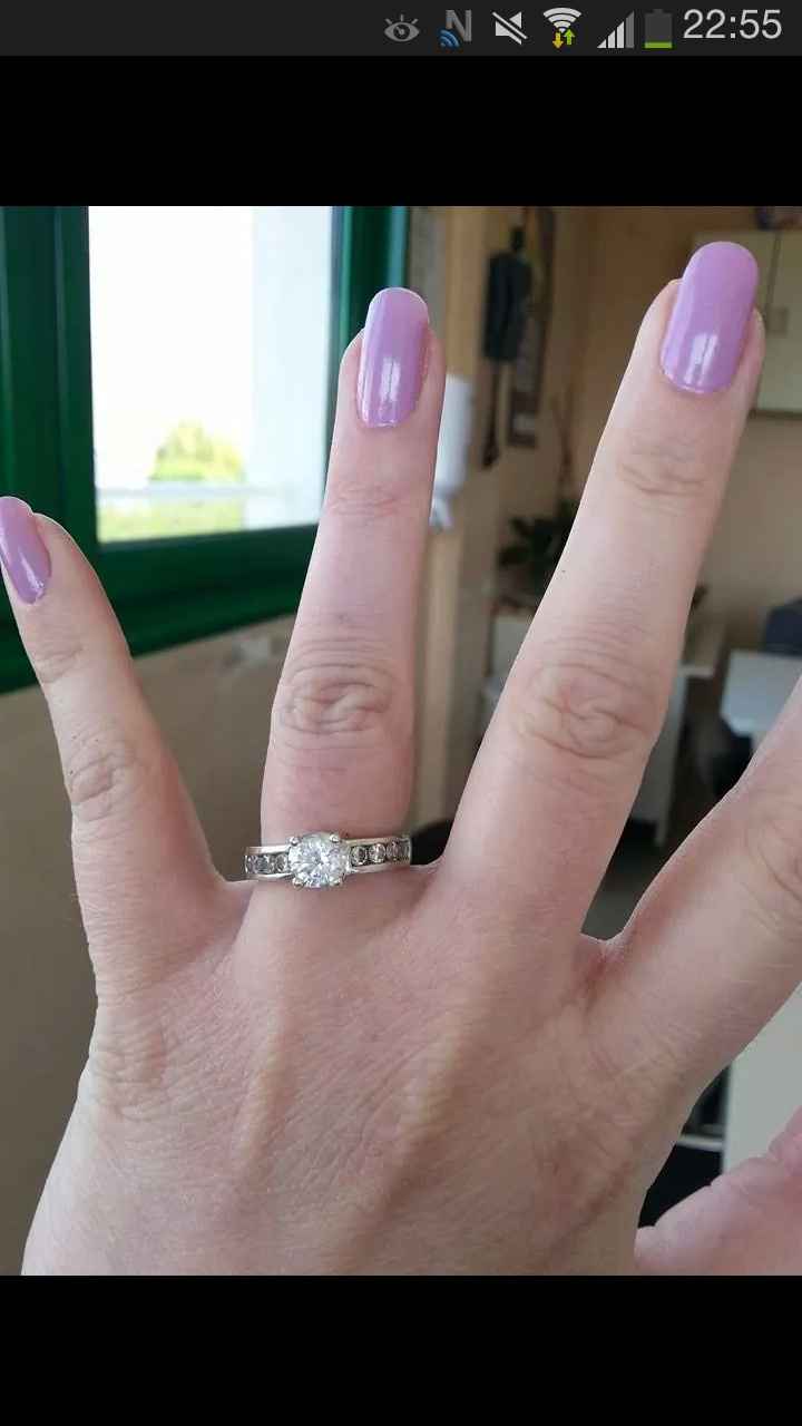 Qui porte une bague de fiançailles ? - 1
