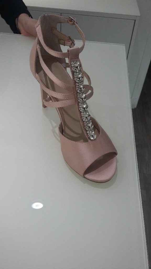 Recherche chaussures rose - 1