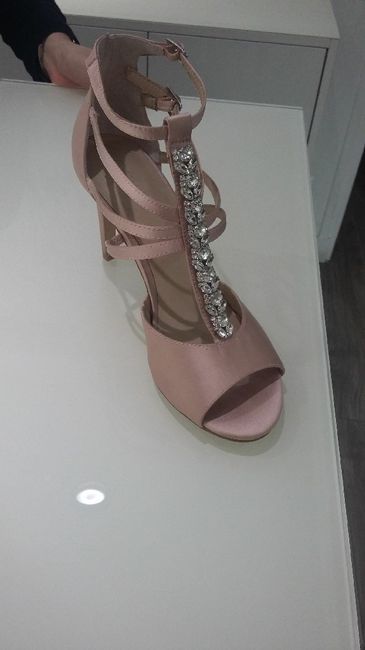 Recherche chaussures rose - 1