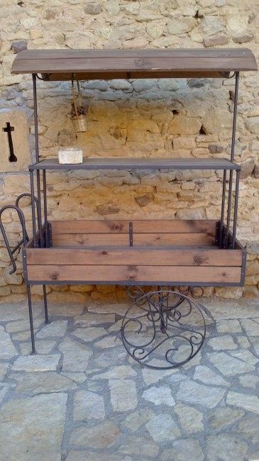 brouette pour mettre l'urne et le panier à dragées