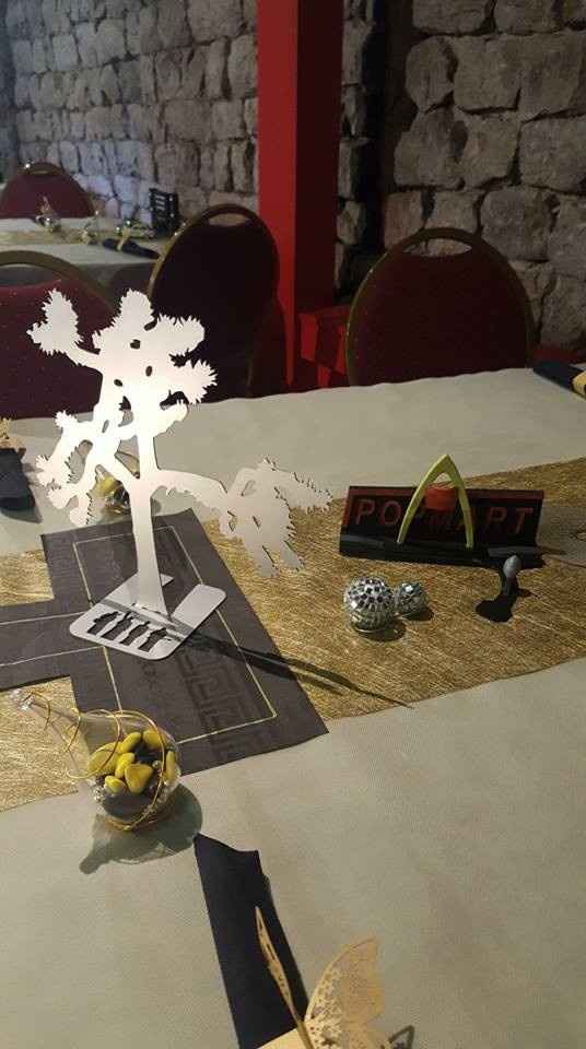 table (pas trouvé de dragées or... donc jaune...)