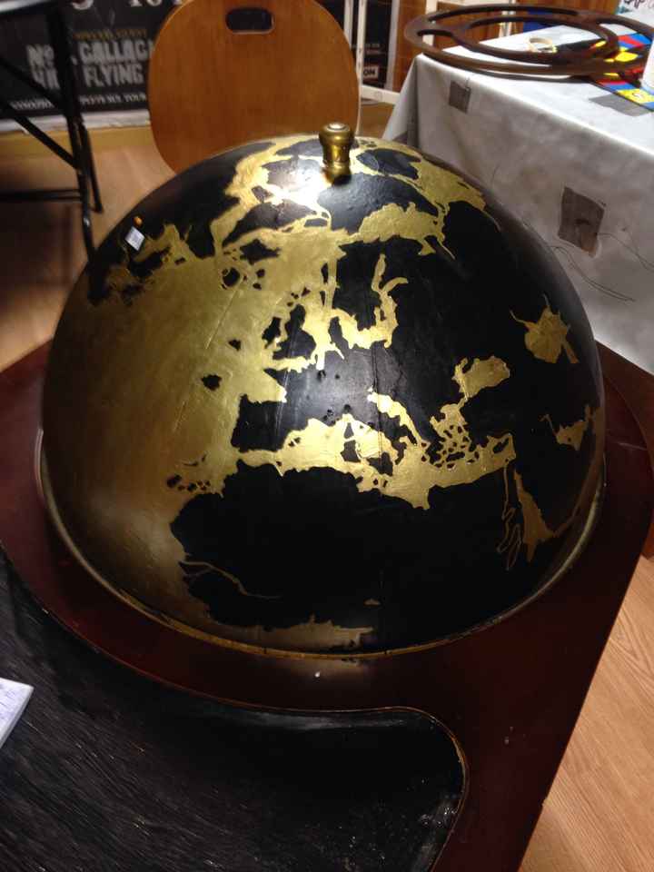  Urne globe - feutres posca - 1