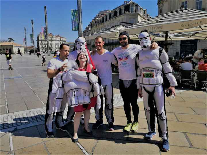 On rencontre des gens trop cool aussi ! comme des marathoniens déguisés en stormtrooper