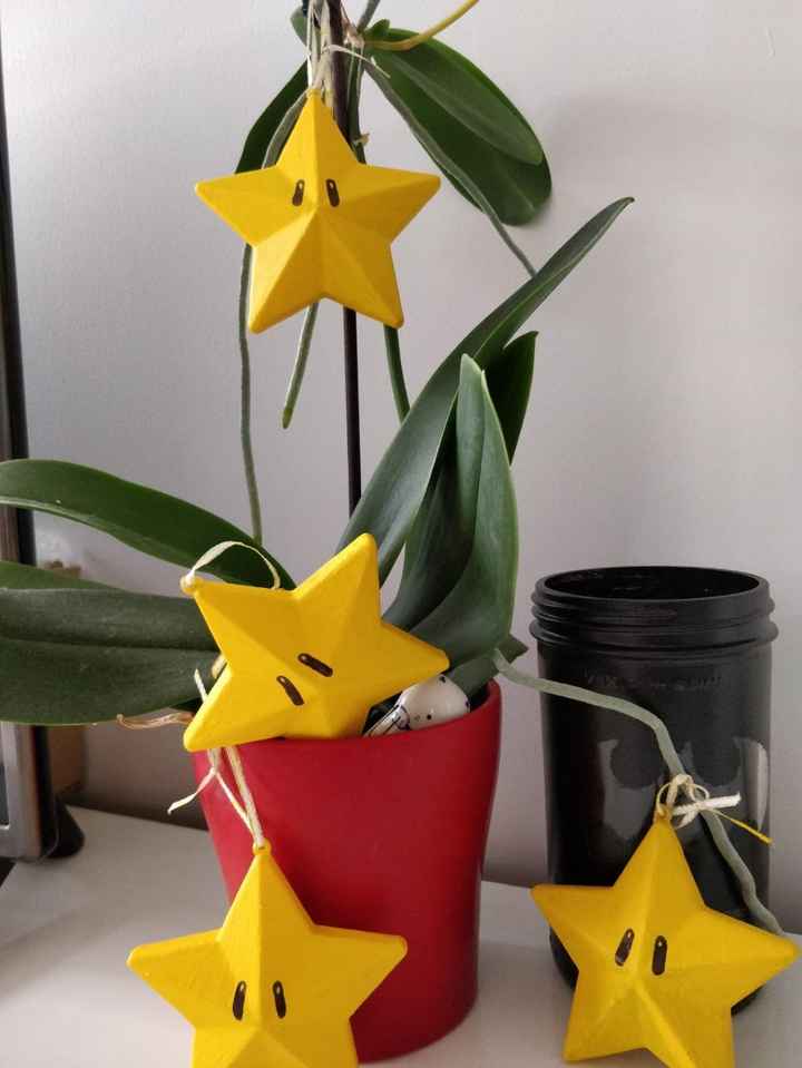 Des boites de chocolat de noël ? Hop des étoiles Mario 