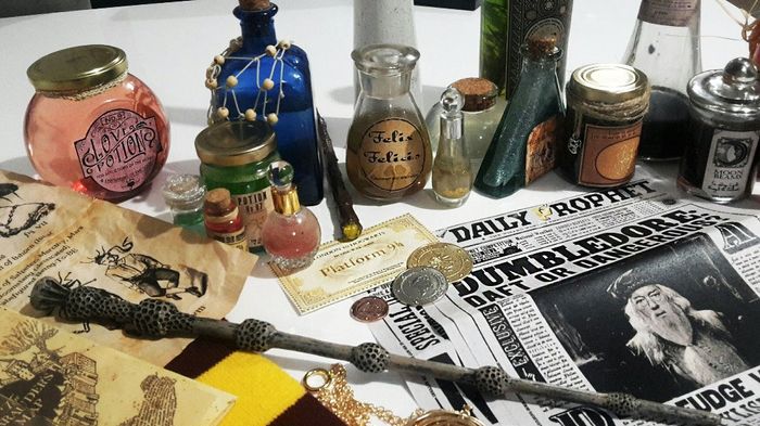 Potions, baguettes,carte, collier, lunette, tickets, etc...