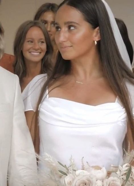 Une robe de mariée pour 3 dollars...? 2 robes pour 8$ ?! 3