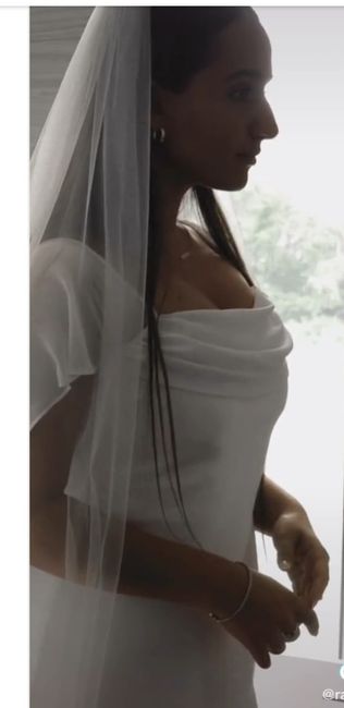 Une robe de mariée pour 3 dollars...? 2 robes pour 8$ ?! 2