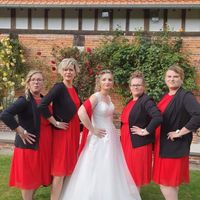 La mariée et ses demoiselles d'honneur ! 