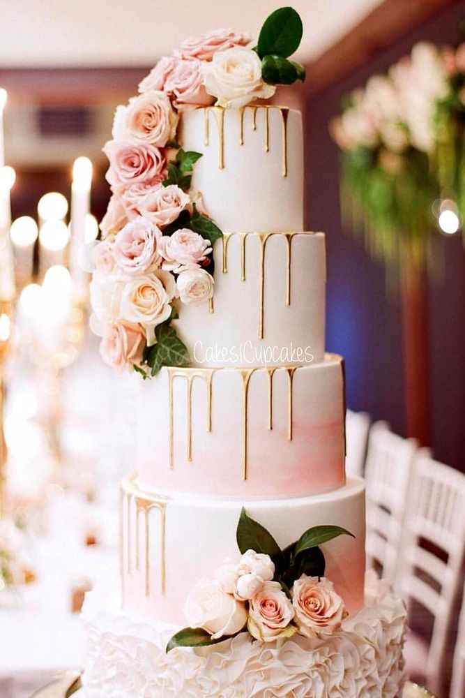 Wedding cake IN et fleuri