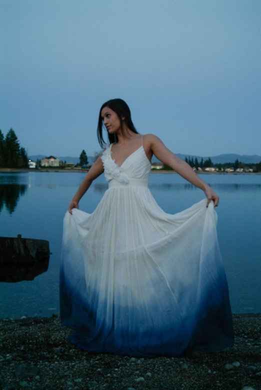 Robe de mariée dip-dyed version bleue-nuit très bohême