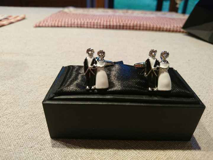 Bouton de manchette à céder - 1