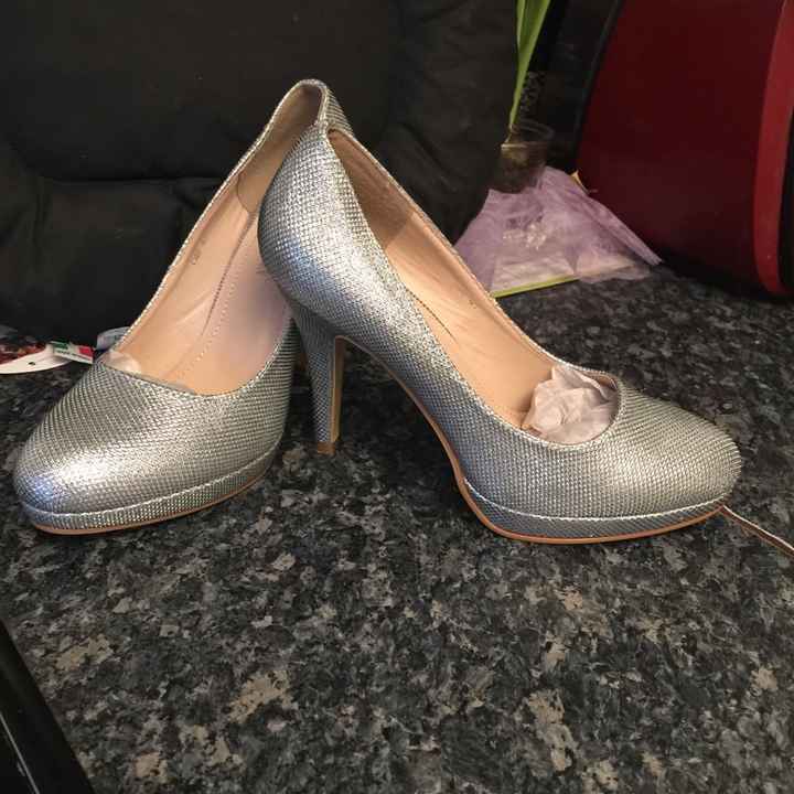 A vos chaussures !! Montrez-moi, vos jolis souliers - 1