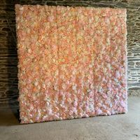 Lettres love et mur de fleurs artificielles - 2