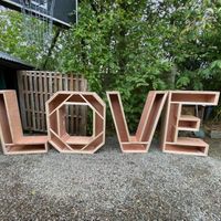 Lettres love et mur de fleurs - 1