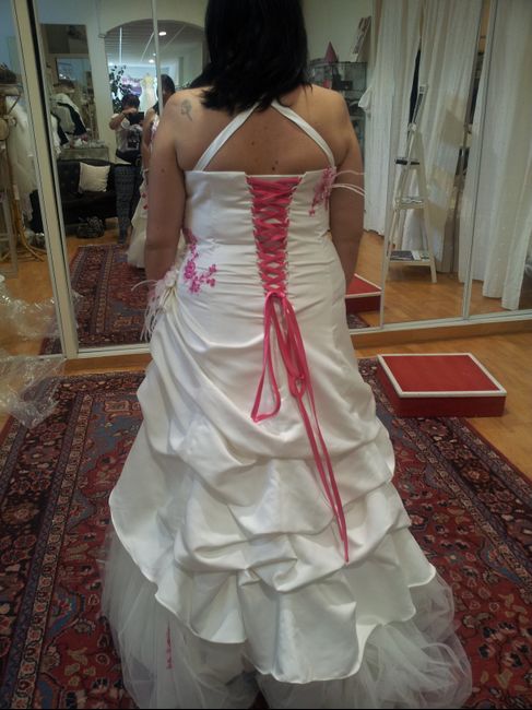 Le dos de votre robe : petits boutons ou laçage ? - 1