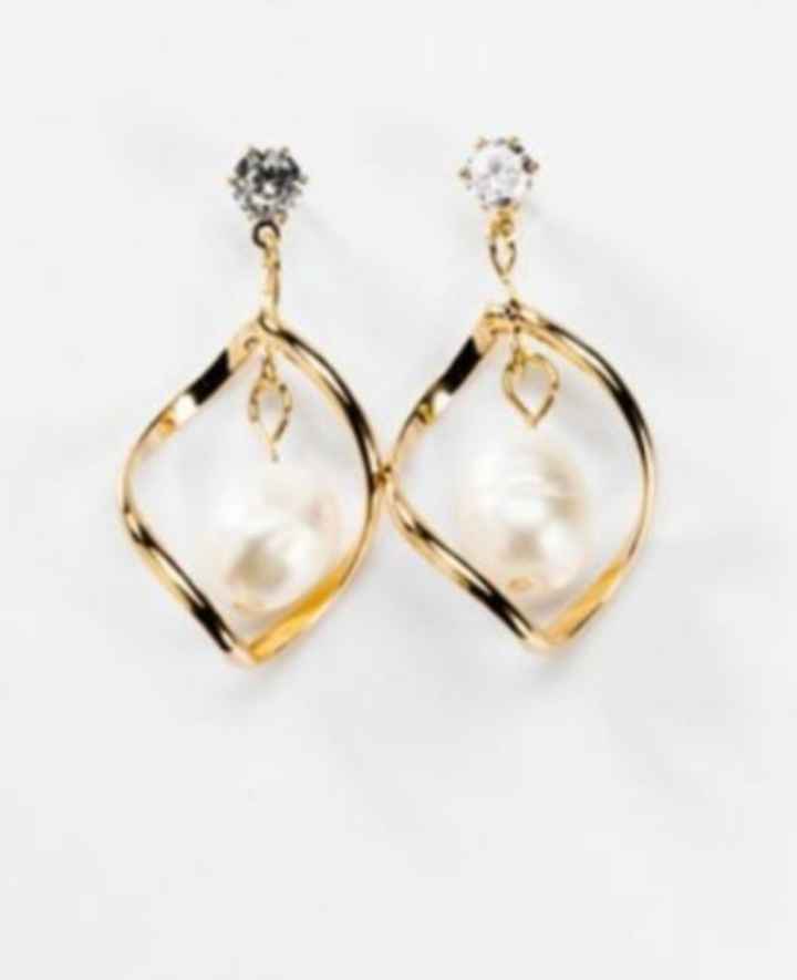 Changement de boucles d'oreilles - 1