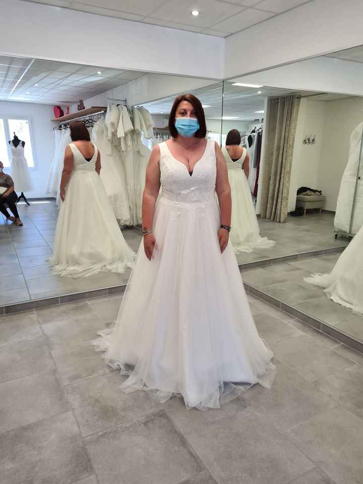 Une robe pour une mariée qui a des formes 2