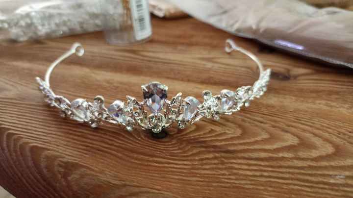 Coiffure et accessoires. - 2