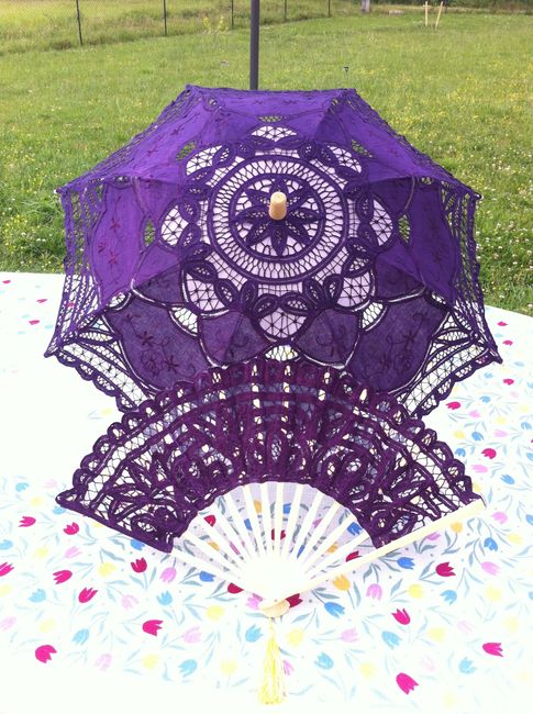 Eventail et ombrelle violet