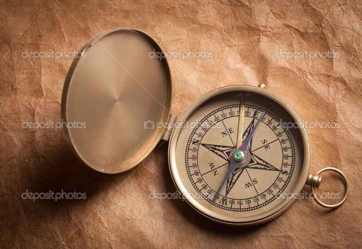 - Une boussole vintage
