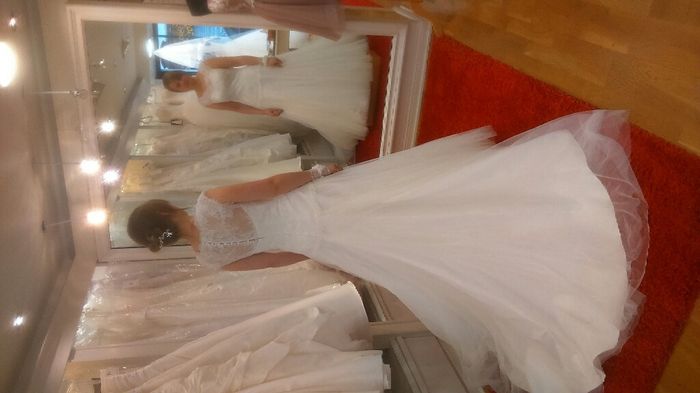 Robes dos dentelle - 1