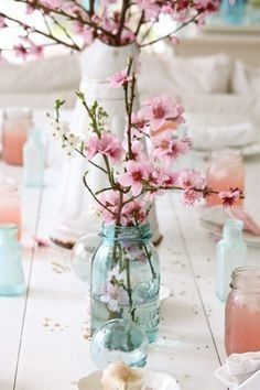 - Un bouquet de fleurs de cerisiers (plus fourni que sur cette photo)