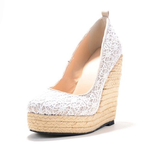 Une robe de mariée avec des chaussures à corde avis. - 1