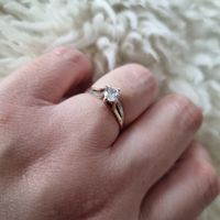 Ta bague de fiançailles sur le Pinterest de Mariages.net ça t'intéresse ? ❤️ - 1