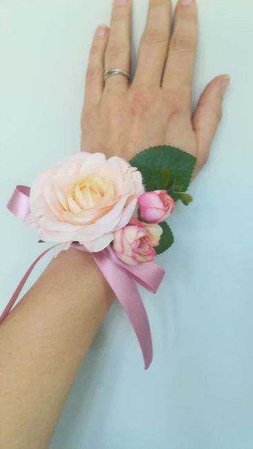 Où trouver des jolis bracelets fleurs pour les témoins? 2