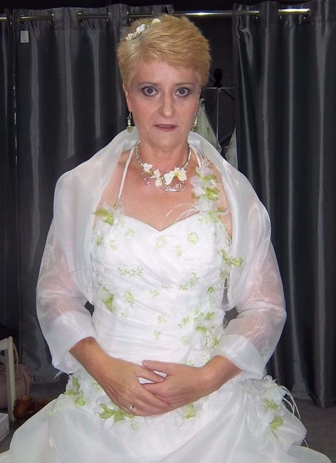 Essais robe et maquillage et accessaoires