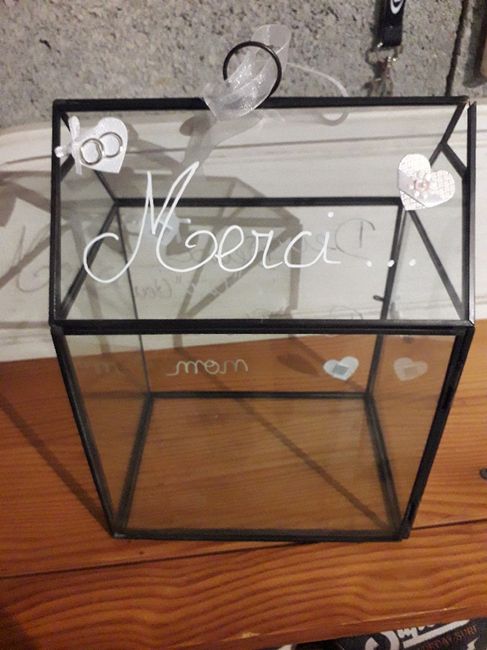 Un peu de déco pendant le week-end pluvieux.  Merci à mes filles, mon Officiante et ma témoin 😘😘😘😘 -