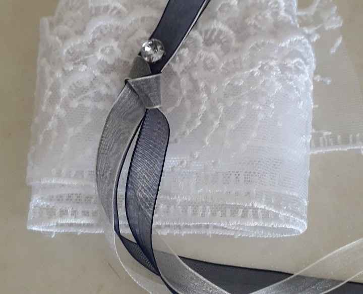 Jarretière et rouge à lèvres - 1