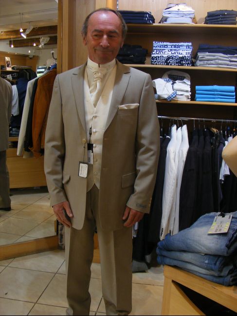 Popa en costume