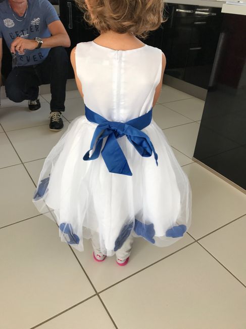  Aidez moi slvp.....recherche robe fille princesse 4 ans et 12 ans - 1
