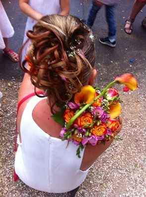 une coiffure , un bouquet !!!