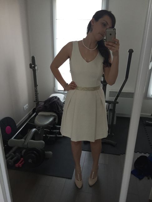 Robe de secours ou du lendemain et chaussures - 2