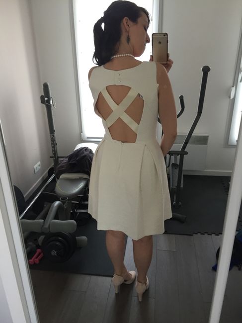 Robe de secours ou du lendemain et chaussures - 3