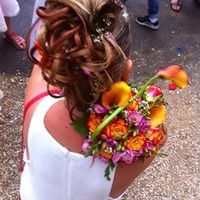 une coiffure , un bouquet !!!